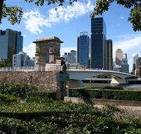 Former Victoria Bridge Abutment Memorial - Tweed Heads Accommodation