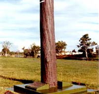 The Flood Memorial or The Stump - Tweed Heads Accommodation