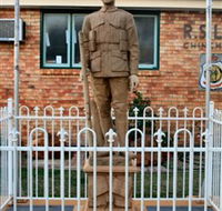 Soldier Statue Memorial Chinchilla - Tweed Heads Accommodation