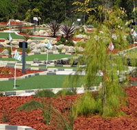 18 Hole Mini Golf - Club Husky - Tweed Heads Accommodation