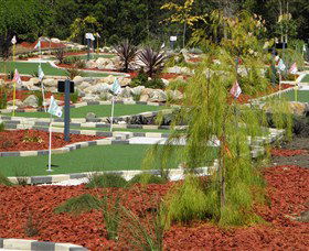 18 Hole Mini Golf - Club Husky - Tweed Heads Accommodation 0