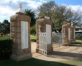 Warwick War Memorial And Gates - Tweed Heads Accommodation 2