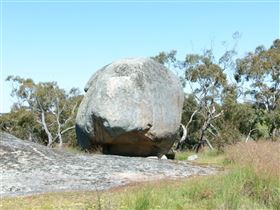 Tolmer Rocks - Tweed Heads Accommodation 0