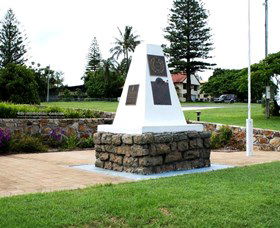 Dunwich War Memorial - Tweed Heads Accommodation 0