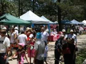 Coolangatta Art And Craft Markets - Tweed Heads Accommodation 3