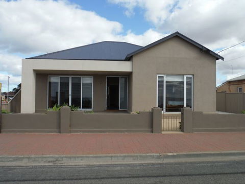 Stansbury Beach House - Tweed Heads Accommodation 0