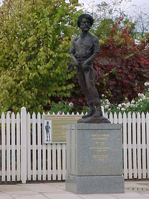 Alexander Cameron Statue - Tweed Heads Accommodation 0