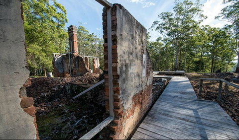 Innes Ruins - Tweed Heads Accommodation 0