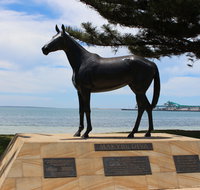 Makybe Diva Statue - Tweed Heads Accommodation