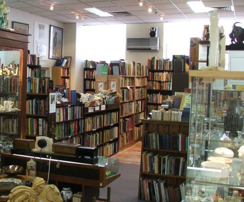 Mr Pickwicks Fine Old Books - Tweed Heads Accommodation 0
