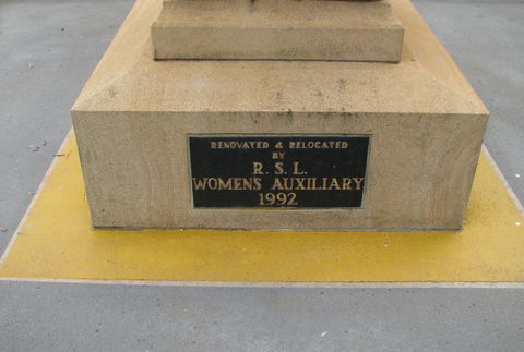 Soldier Statue Memorial, Chinchilla - Tweed Heads Accommodation 1