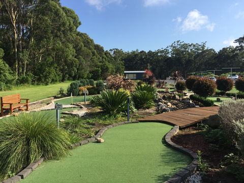 18 Hole Mini Golf - Club Husky - Tweed Heads Accommodation 1