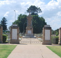 Warwick War Memorial and Gates - Tweed Heads Accommodation