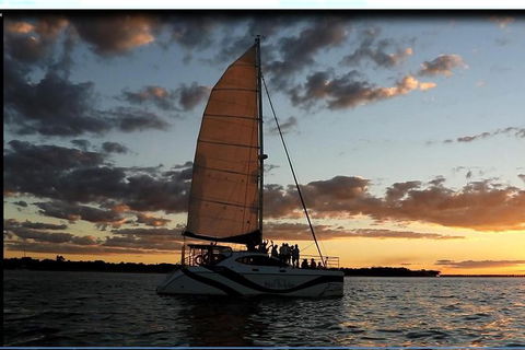 Hervey Bay Champagne Sunset Sail - Tweed Heads Accommodation 5