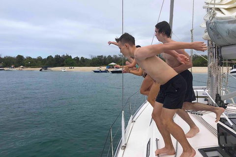 Sailing Curlew Escape On Moreton Bay - Tweed Heads Accommodation 11