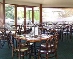 Oakbank Hotel - Tweed Heads Accommodation 1