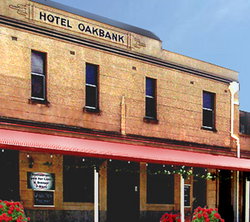 Oakbank Hotel - Tweed Heads Accommodation 2