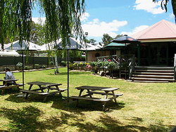 Oakbank Hotel - Tweed Heads Accommodation 3