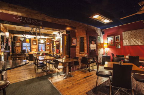 The Fox Hotel - Tweed Heads Accommodation 3