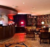 White Revolver - Tweed Heads Accommodation