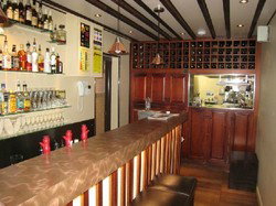 Almond Bar - Tweed Heads Accommodation 3