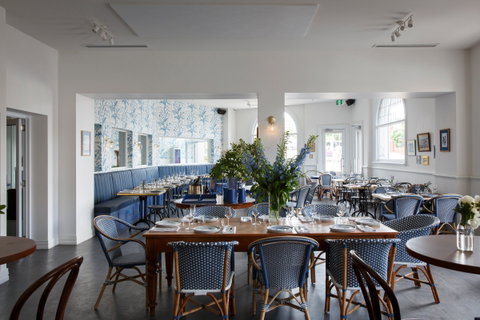 Dine In Style With Lola - Tweed Heads Accommodation 0