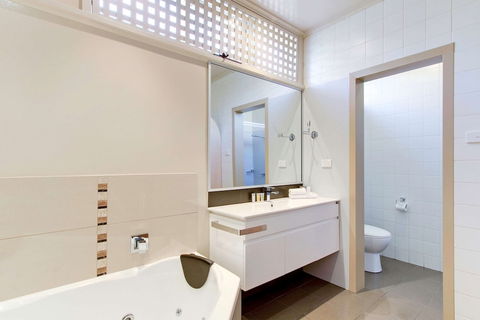 Comfort Inn & Suites Lakes Entrance - Tweed Heads Accommodation 4