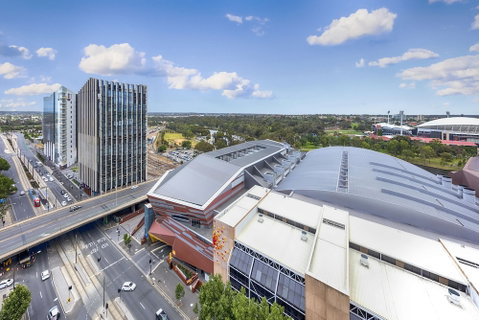 Oaks Adelaide Embassy Suites - Tweed Heads Accommodation 4