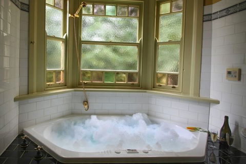 Moments Mountain Retreat - Tweed Heads Accommodation 4