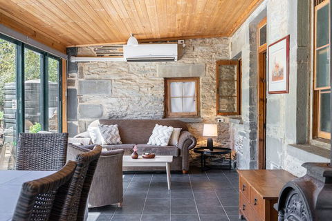 Reillys Wines Heritage Cottages - Tweed Heads Accommodation 7