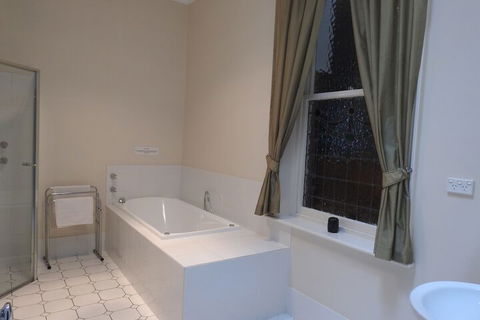 Barossa Best - Tweed Heads Accommodation 4