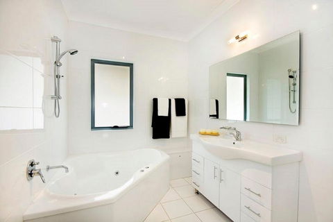 The Beach Townhouse - Tweed Heads Accommodation 2