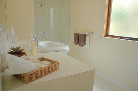 Cedarwood Cottage - Tweed Heads Accommodation 1