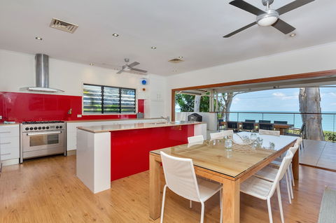 Seascape Luxury Beachfront Holiday House - Tweed Heads Accommodation 2