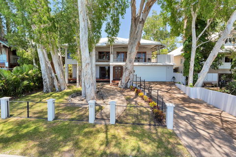 Seascape Luxury Beachfront Holiday House - Tweed Heads Accommodation 3