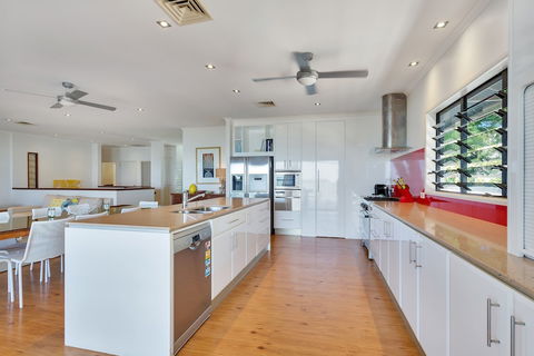 Seascape Luxury Beachfront Holiday House - Tweed Heads Accommodation 4