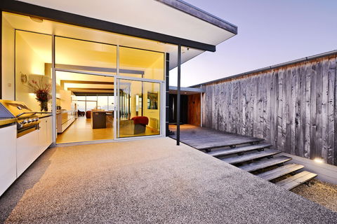 Cloudy Bay Beach House - Tweed Heads Accommodation 1