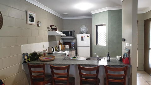 A City Retreat 2BR Apartment Reid Park Townsville - Tweed Heads Accommodation 6