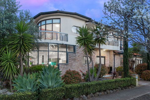 Villa De Marseilles Melbourne - Tweed Heads Accommodation 2