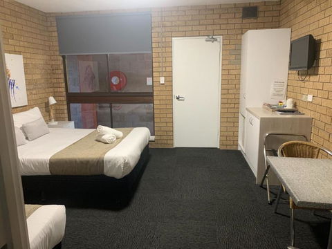 Alpine Hotel Bright - Tweed Heads Accommodation 1