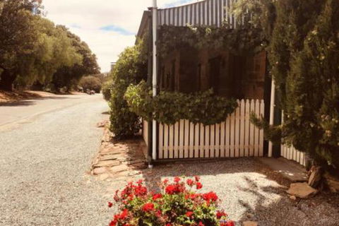 The Olde Devonshire House - Tweed Heads Accommodation 0