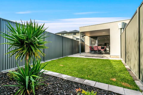 Ella House Adelaide - Tweed Heads Accommodation 1