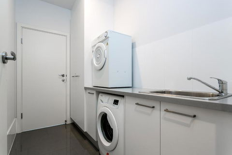 Ella House Adelaide - Tweed Heads Accommodation 3