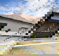 Stylish Central House - Tweed Heads Accommodation