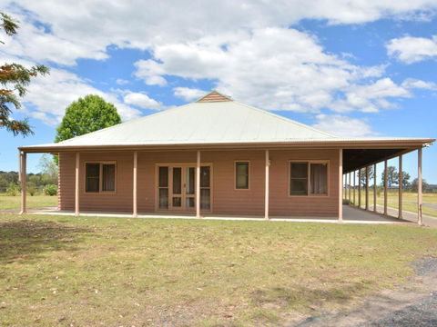 Grasmere Estate Homestead Hear The Lions Roar From Nearby Hunter Valley Zoo - Tweed Heads Accommodation 6
