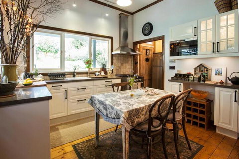 A Winter Rose - Tweed Heads Accommodation 4
