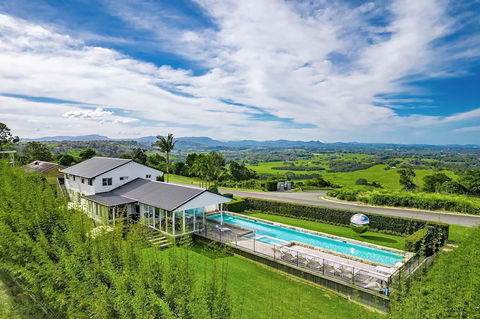 A PERFECT STAY - Villa St Helena - Tweed Heads Accommodation 0