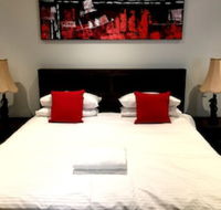 Deluxe Lake View House - Tweed Heads Accommodation