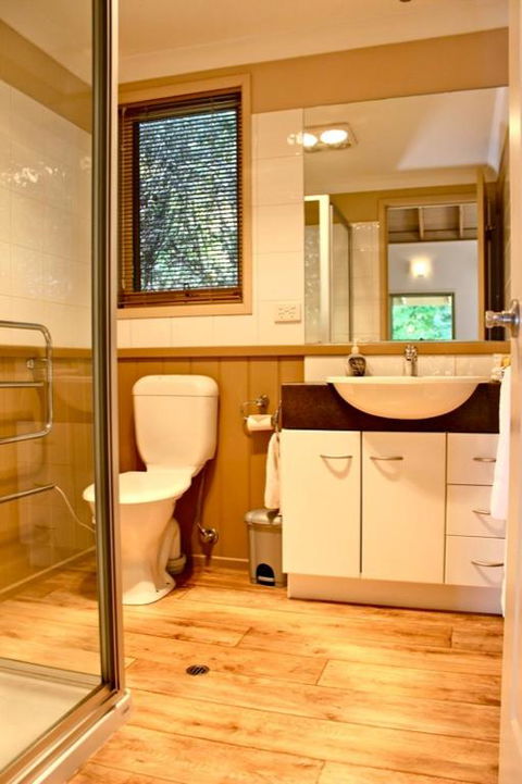 Autumn Leaf Cottage 1 - Tweed Heads Accommodation 1