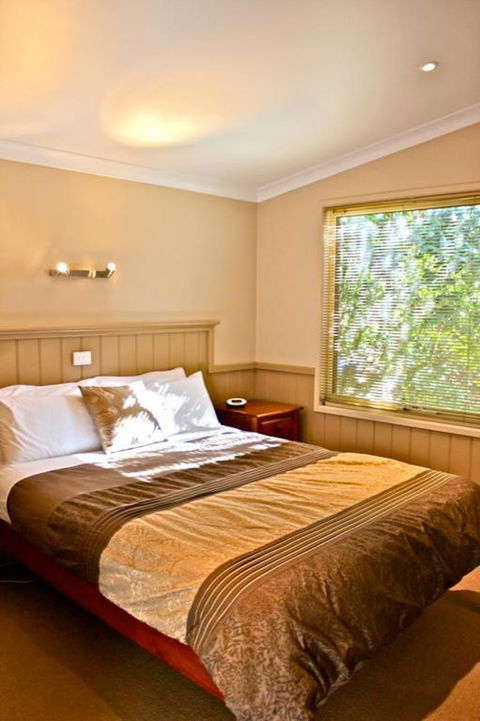 Autumn Leaf Cottage 1 - Tweed Heads Accommodation 3